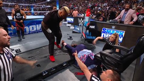 WWE SmackDown results, recap, grades: The Bloodline destroys Paul H.